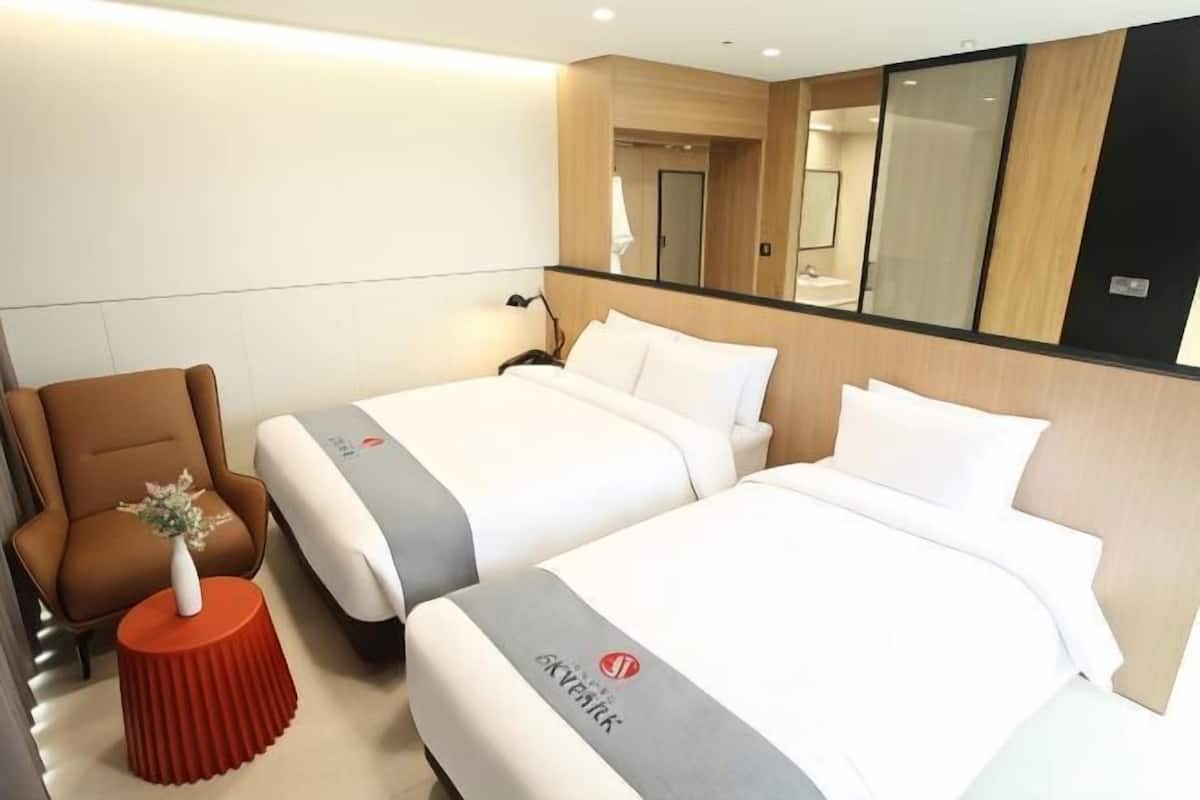 In-room safe, blackout drapes, free WiFi, bed sheets