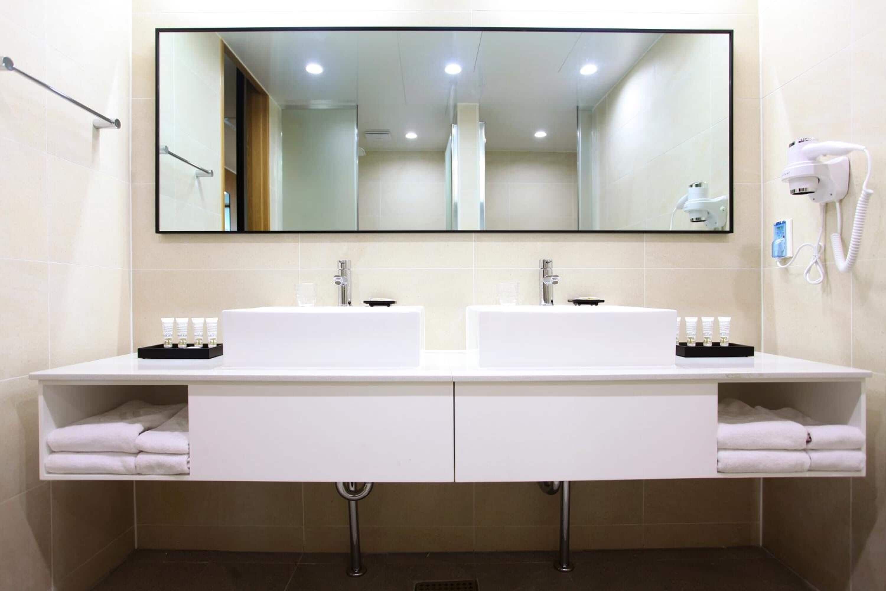 shower, free toiletries, hair dryer, bathrobes