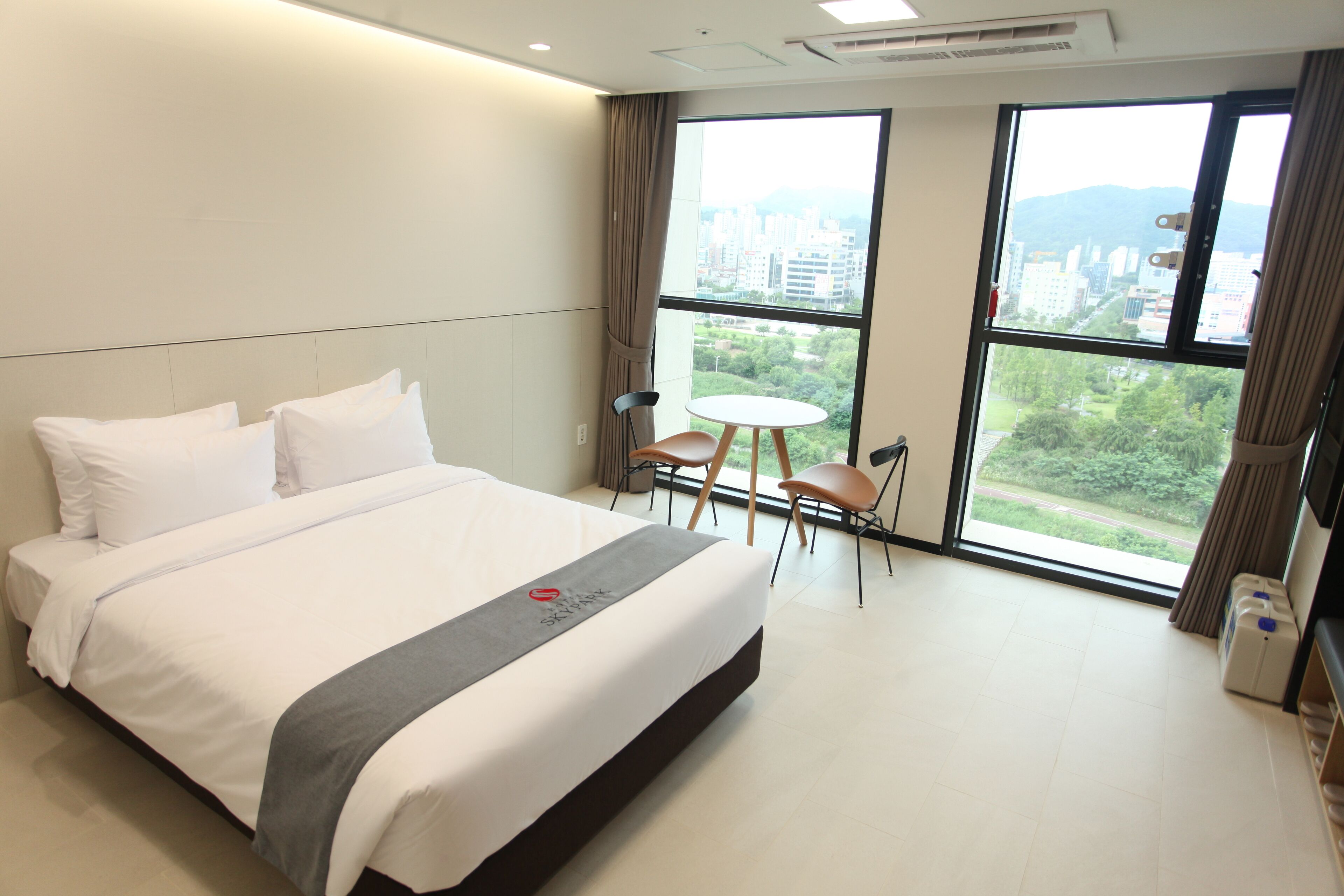 in-room safe, blackout curtains, free wifi, bed sheets