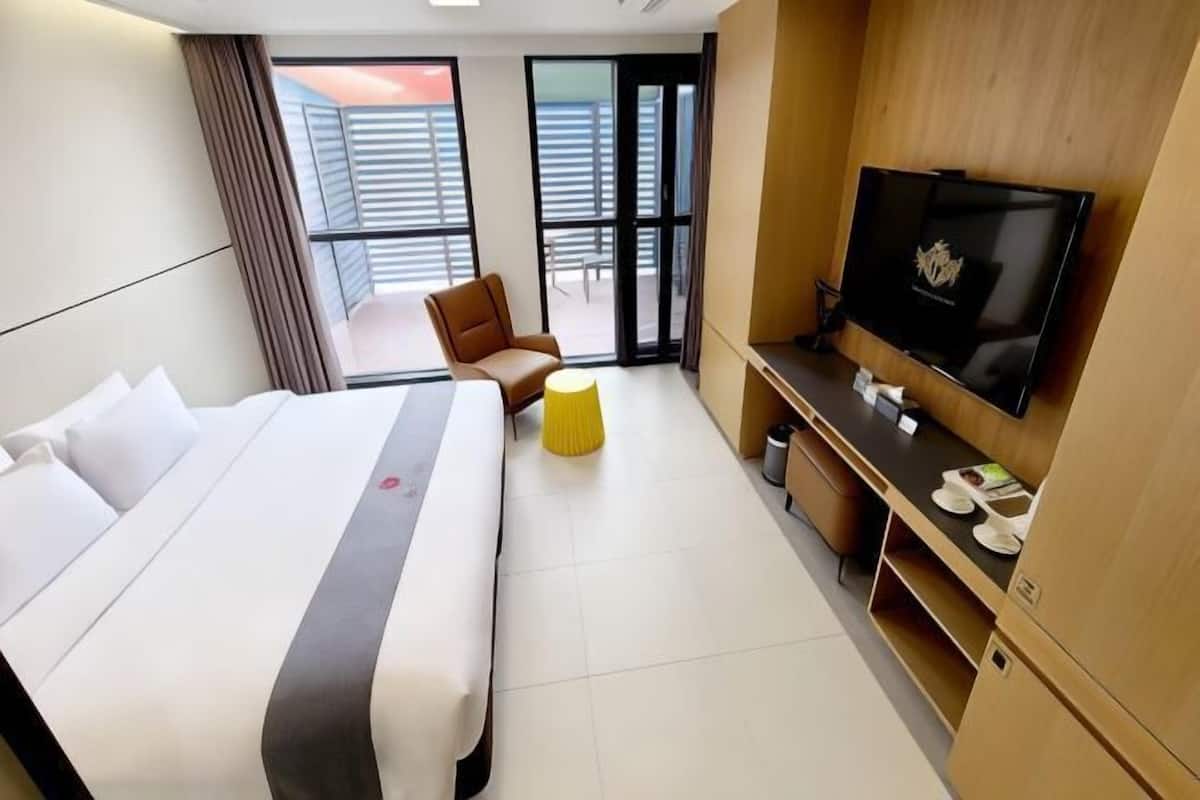In-room safe, blackout drapes, free WiFi, bed sheets