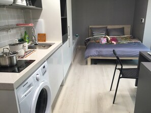 Pet Room (Pet allowed) | Private kitchenette | Fridge, microwave, stovetop, electric kettle - Ara Palace Hotel (Jeju City)