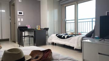 Ocean City View Twin | Skrivebord, arbejdsområde til bærbare computere, mørklægningsgardiner