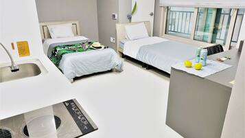 ์ค์
์ํฐ ๋ทฐ ํธ์ | ์ฑ
์, ๋
ธํธ๋ถ ์์
๊ณต๊ฐ, ์๋ง ์ปคํผ, ๋ฐฉ์ ์ค๋น