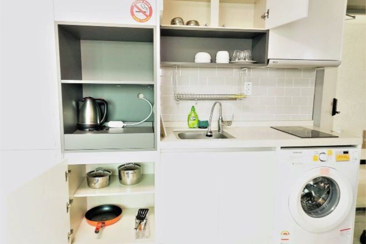 Fridge, microwave (on request), stovetop, electric kettle