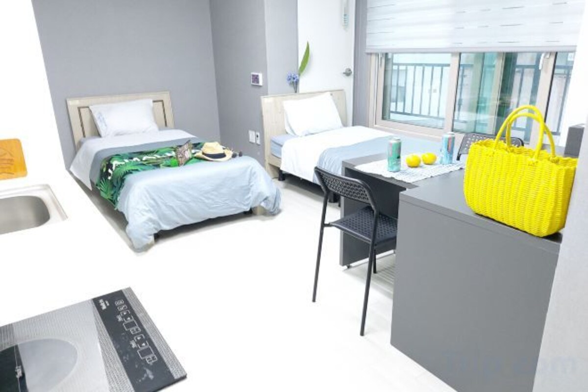 Bureau, espace de travail pour ordinateur portable, rideaux occultants
