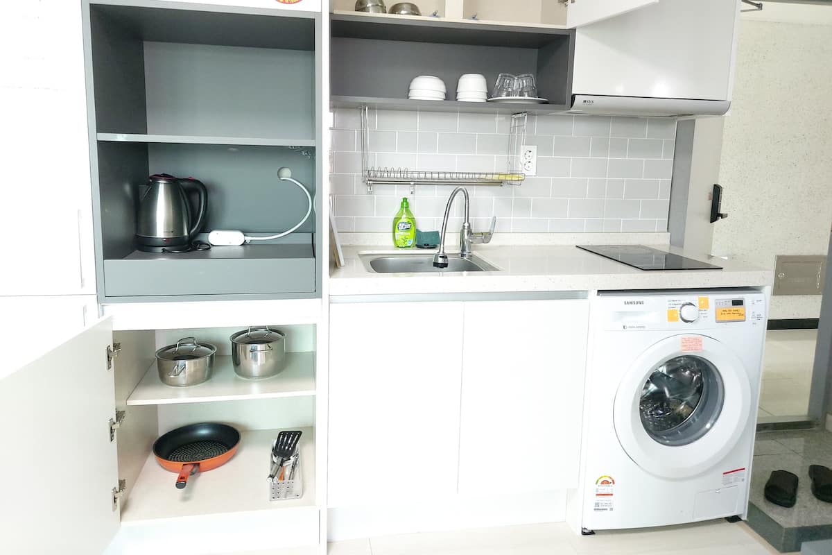 Fridge, microwave, stovetop, electric kettle