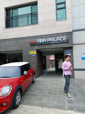 Majoituspaikan sisäänkäynti