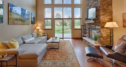 Charming Alpine Escape with Fireplace, Patio, Walk to Dining, 8 Minutes to Downtown Pagosa