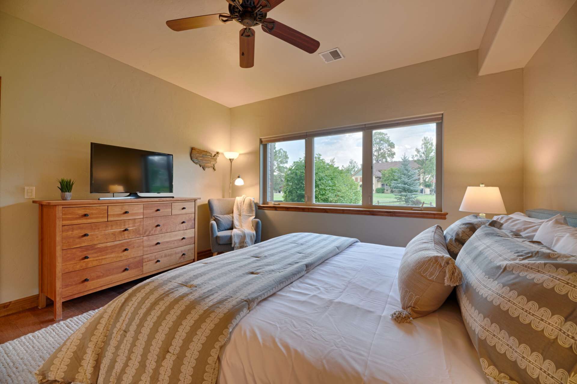 3 bedrooms, iron/ironing board, WiFi (free), bed sheets