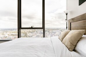 2 habitaciones, escritorio, tabla de planchar con plancha y wifi 