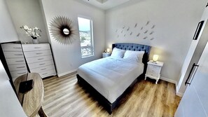 Apartment (2 Bedrooms) | 2 bedrooms - Brand New, Top Floor Condo Downtown (Kelowna)