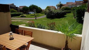 Outdoor dining - 200m from Hossegor beaches, studio overlooking garden (Capbreton)
