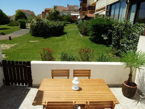200m from Hossegor beaches, studio overlooking garden