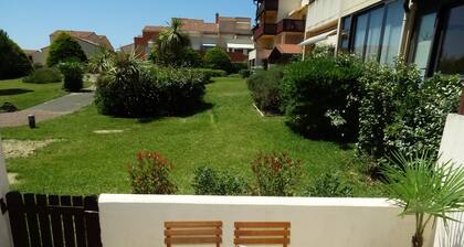 200m from Hossegor beaches, studio overlooking garden