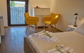 2 bedrooms, in-room safe, desk, iron/ironing board