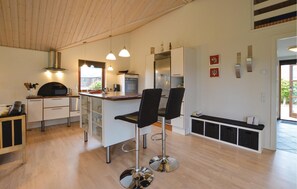 Réfrigérateur, surface de cuisson, lave-vaisselle, cafetière-théière