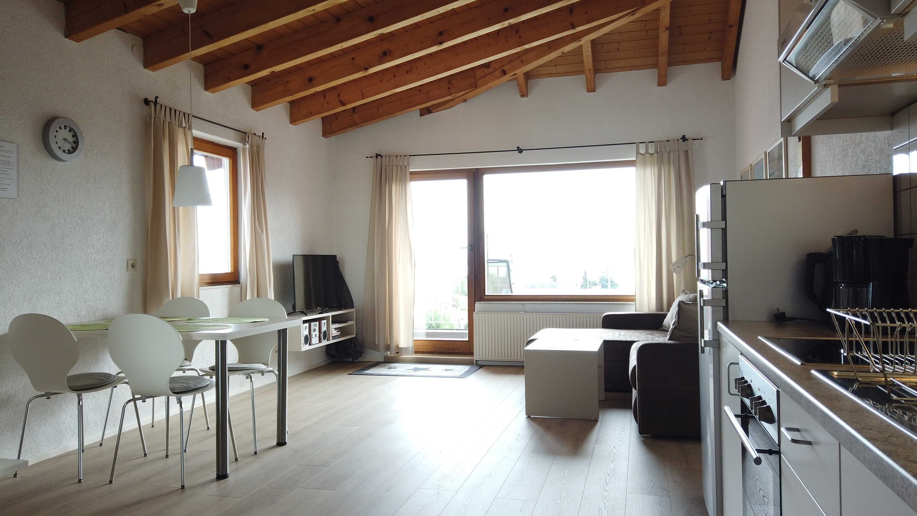 Fridge, oven, coffee/tea maker, electric kettle