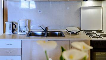 Appartement (Apartment Matic - Two-Bedroom Apartme) | Cuisine privée | Réfrigérateur, micro-ondes, plaque de cuisson, lave-vaisselle