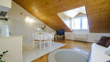 Appartement (Apartment Matic - Two-Bedroom Apartme) | Salle de séjour