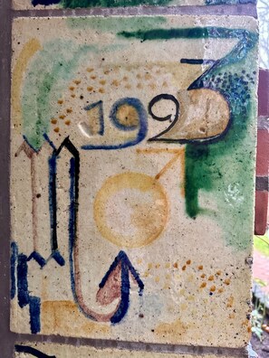 Unclassified image, 3 of 15, button