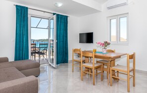 TV - Cozy apartment in Srima (Srima)