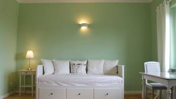 5 bedrooms, WiFi, bed sheets