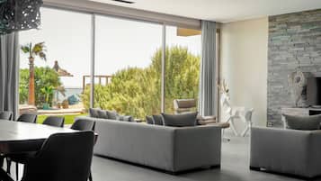 Presidential Villa, Lagoon View | In-room safe, desk, blackout drapes, free WiFi