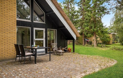 Lovely home in Væggerløse with kitchen