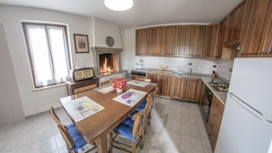 Traditional Apartment | Private kitchen | Espresso maker, coffee/tea maker, electric kettle - Rustico alla Quercetta (Verona)