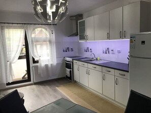 公寓 | 私人廚房 | 電冰箱、微波爐、烤箱、爐台