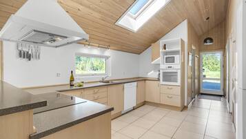 Réfrigérateur, plaque de cuisson, lave-vaisselle, cafetiÚre/bouilloire