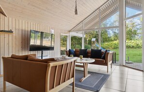 Televisión, chimenea y tenis de mesa 