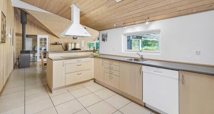 Lovely home in Rødby with kitchen