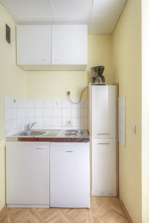 Fridge, microwave, stovetop, coffee/tea maker