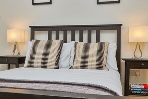 2 Schlafzimmer, Schreibtisch, Bügeleisen/Bügelbrett, kostenloses WLAN