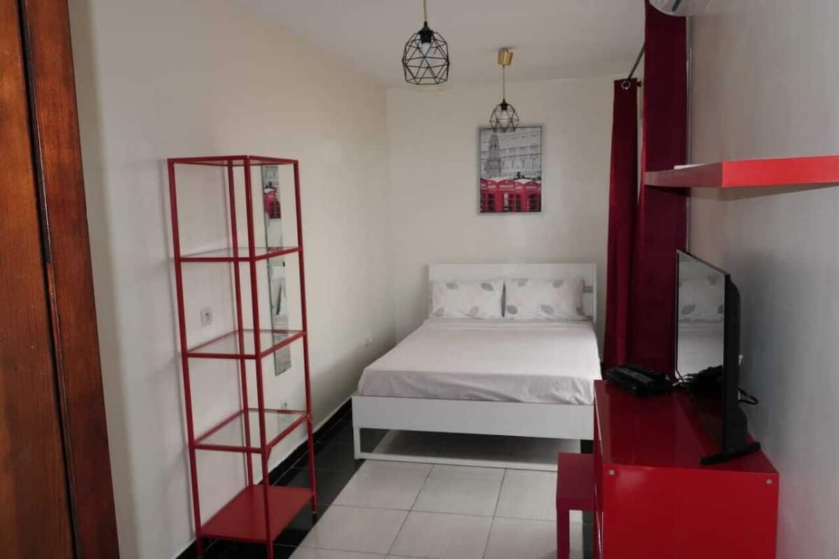 Phòng Suite tiện nghi đơn giản (5) | 1 phòng ngủ, nệm có lớp đệm bông, bàn ủi/dụng cụ ủi quần áo