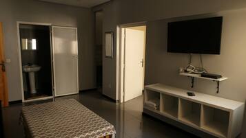 Appartement Supérieur, 2 chambres (2) | Coin séjour | Télévision à écran plat de 32 pouces avec chaßnes par satellite