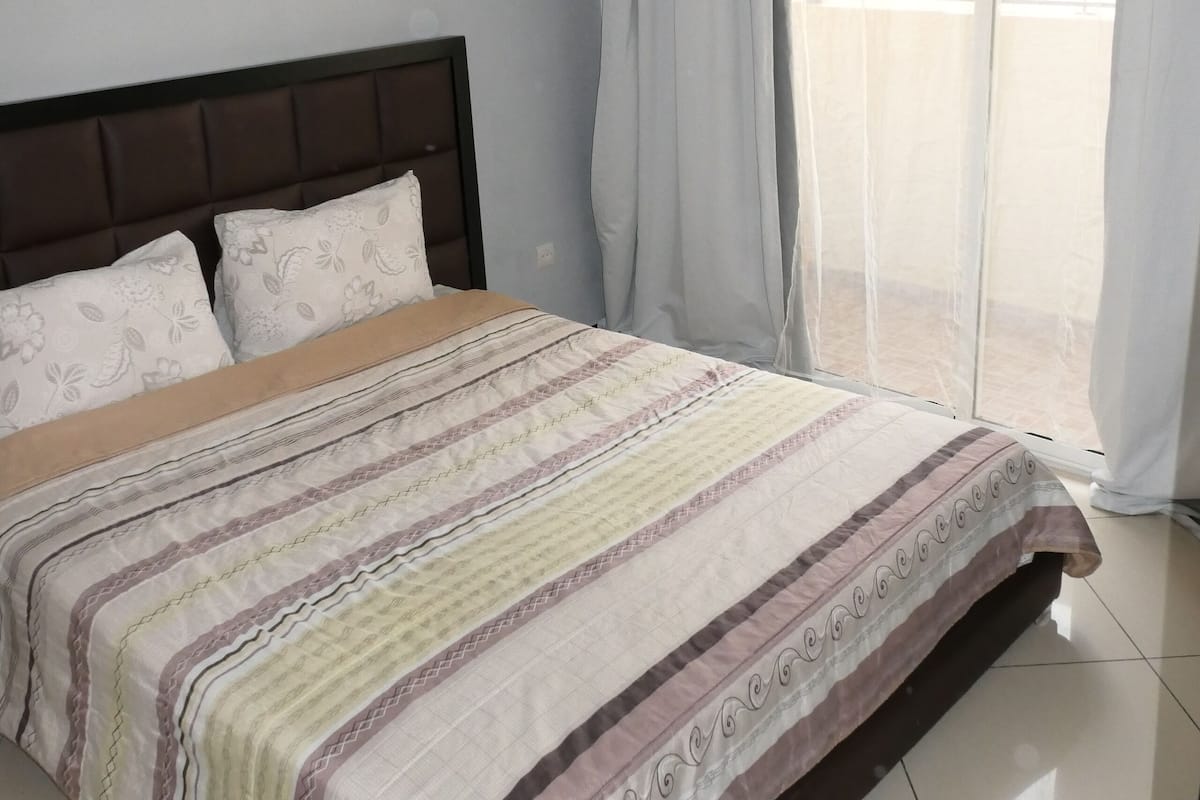 Superior Apartment, 2 Bedrooms (4) | Pillowtop beds, iron/ironing board, WiFi (free), bed sheets