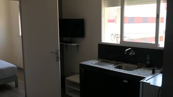 Departamento Confort, 1 habitación (3) | Cocina privada | Refrigerador, microondas, horno y parrilla de estufa