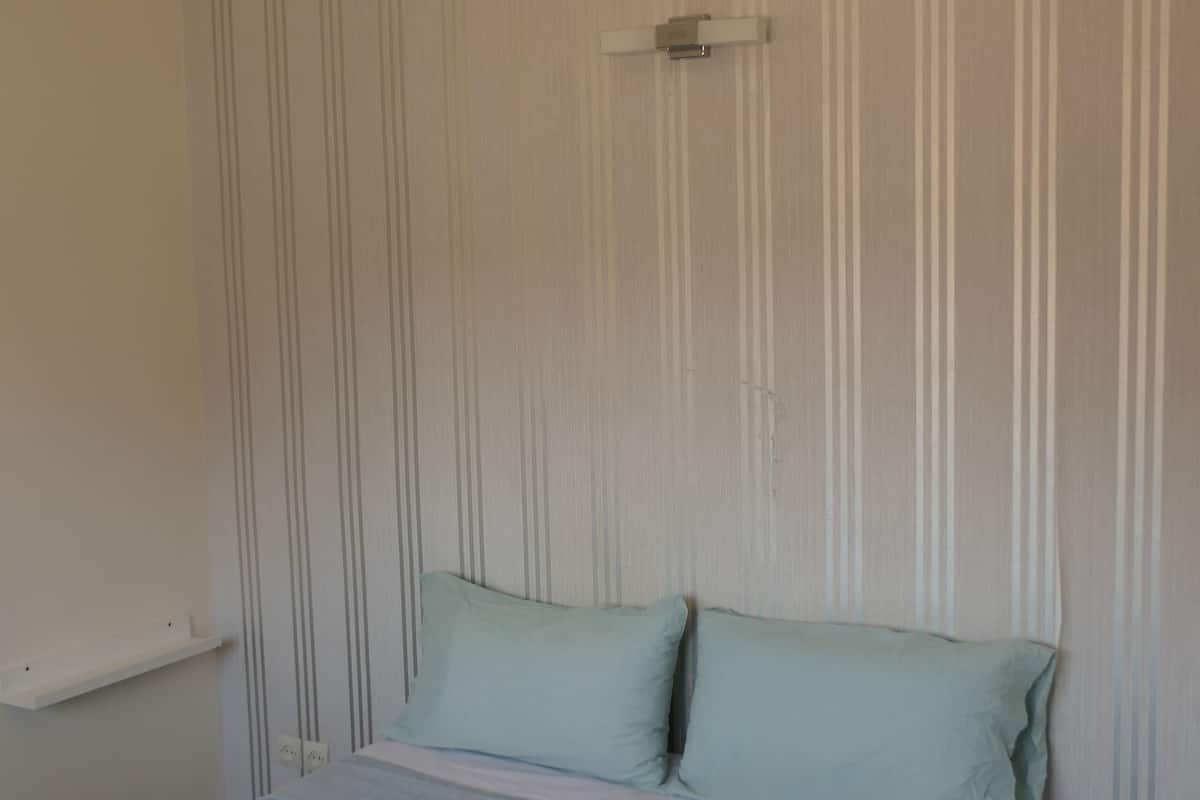 Comfort Apartment, 1 Bedroom (3) | Pillowtop beds, iron/ironing board, WiFi (free), bed sheets