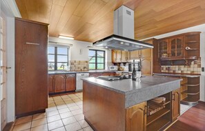 Fridge, oven, stovetop, dishwasher - Gorgeous home in Hanstholm with kitchen (Hanstholm)