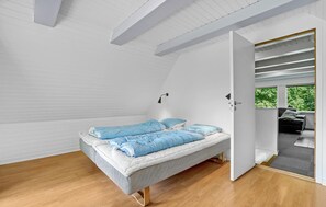 3 bedrooms, travel cot, free WiFi