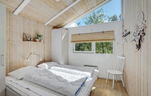 3 bedrooms, travel crib, free WiFi
