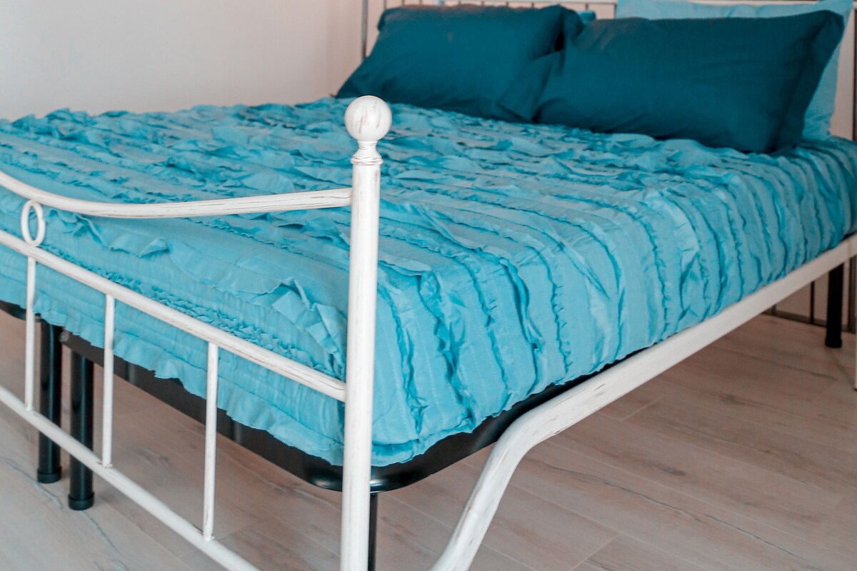 Decoración personalizada, muebles diferentes y escritorio 
