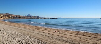 Nice home in El Campello with WiFi