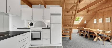 Een koelkast, een kookplaat, een vaatwasser