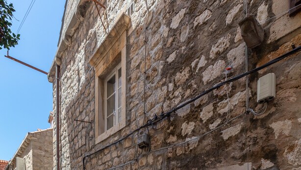A stone building with a sign indicating a studio apartment. - Old Town Charming Nest (Dubrovnik)