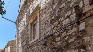 A stone building with a sign indicating a studio apartment. - Old Town Charming Nest (Dubrovnik)