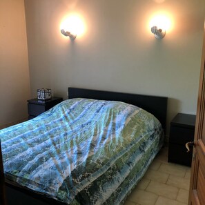 4 bedrooms, iron/ironing board, WiFi, wheelchair access - Beautiful Palavasienne fisherman's house with shaded terrace 5' from the beaches (Palavas-les-Flots)