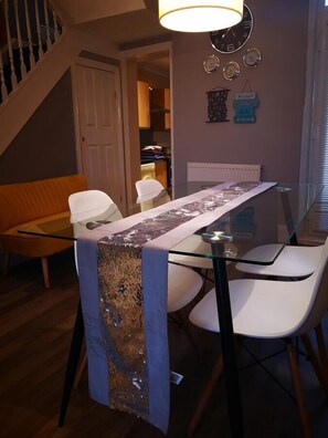 In-room dining - Relax in Ramsgate (Ramsgate)